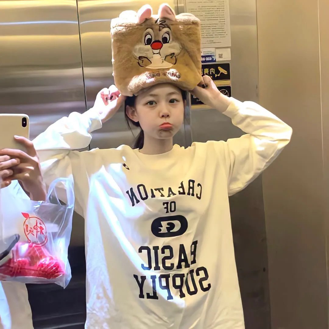 红鞋男子 海报